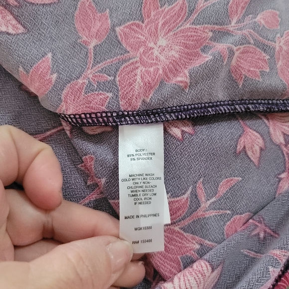 41 Hawthorn sleeveless  XXL faux wrap top in a purple and pink floral print. - Picture 4 of 4